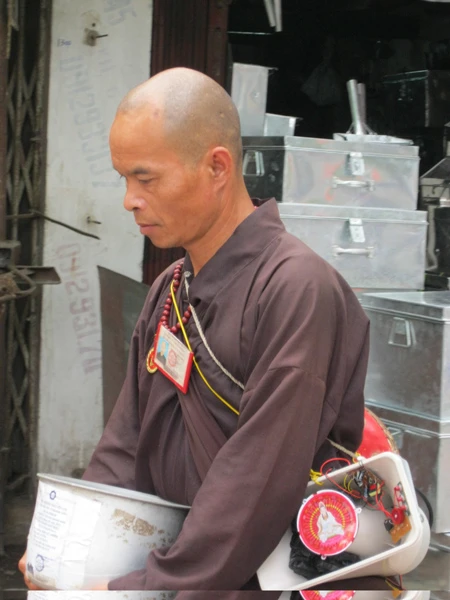 Loạn sư đi xin tiền ảnh 1