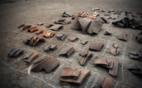 Trong quá trình khai quật, hàng trăm hiện vật quý như kiến trúc tháp đá, cột đá, các trụ sỏi hay gạch, đá, gốm, sứ, sành, đất nung, ngói mũi sen... được phát hiện và đều mang đậm kỹ thuật thời Lý.