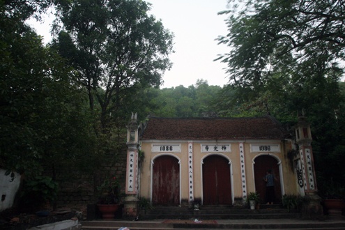 Chùa Dạm (hay còn gọi là chùa Rạm) là đại danh lam từ thời Lý, một di tích quan trọng của tỉnh Bắc Ninh với lịch sử gần 1.000 năm.