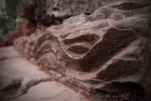Sau một tháng khai quật, các nhà khảo cổ đã phát hiện hàng trăm hiện vật quý thuộc 4 lớp kiến trúc, mỗi lớp có nhiều công trình.