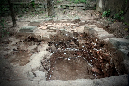 Để tạo điều kiện cho quá trình nghiên cứu, thiết kế trùng tu, phục dựng chùa Dạm, Sở Văn hóa Thể thao và Du lịch tỉnh Bắc Ninh phối hợp với Viện Khảo cổ học Việt Nam và Hội Phật giáo tỉnh đã khởi công khai quật ngôi chùa trên tổng diện tích 300 m2.