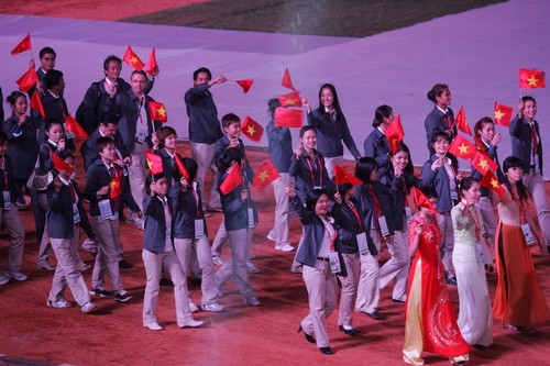 Biểu tượng hình ảnh Đức Phật và chùa Thiên Mụ của đoàn thể thao Việt Nam tại SEA Games 26 ảnh 9 Lễ khai mạc SEA Games 26 rực rỡ ánh sáng laser và pháo hoa