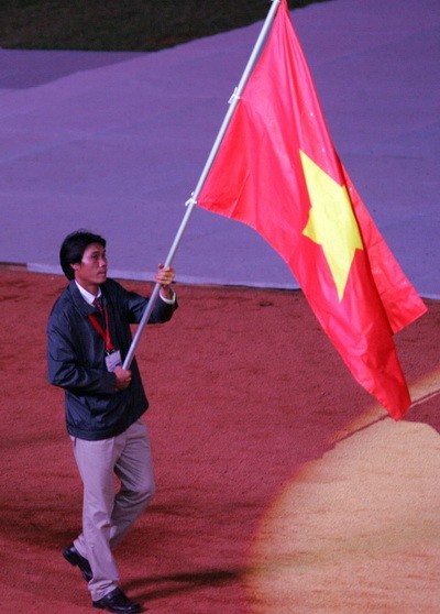 Biểu tượng hình ảnh Đức Phật và chùa Thiên Mụ của đoàn thể thao Việt Nam tại SEA Games 26 ảnh 8 Lễ khai mạc SEA Games 26 rực rỡ ánh sáng laser và pháo hoa