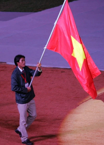 Lễ khai mạc SEA Games 26 rực rỡ ánh sáng laser và pháo hoa