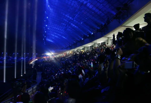 Lễ khai mạc SEA Games 26 rực rỡ ánh sáng laser và pháo hoa