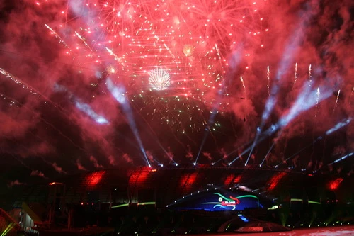 Lễ khai mạc SEA Games 26 rực rỡ ánh sáng laser và pháo hoa