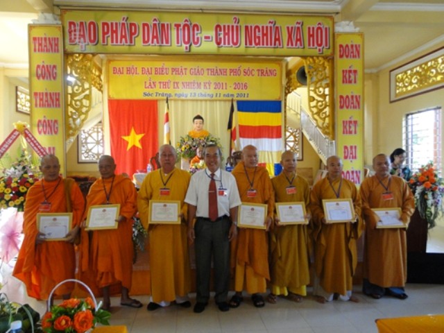 Tặng Giấy khen.jpg