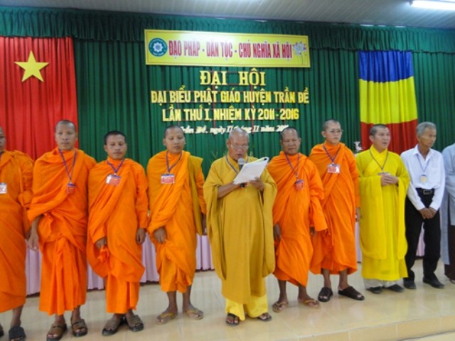 TT Thích Trí Huệ đọc lời phát nguyện nhận nhiệm vụ.jpg