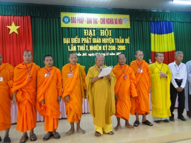 TT Thích Trí Huệ đọc lời phát nguyện nhận nhiệm vụ.jpg