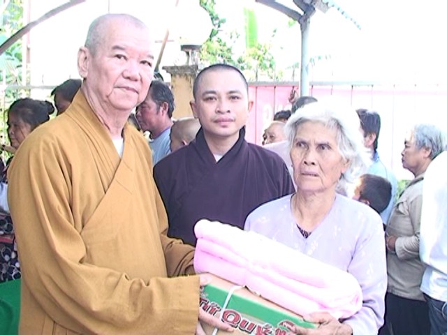 Từ thiện khắp nơi ảnh 3 wwtuthienDSCN28555.bmp