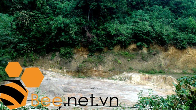 Xung quanh chân núi Tây Phương, chỉ cách trung tâm chùa khoảng 500m, rất nhiều nơi đã bị 