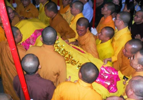 Hà Nội: Lễ nhập kim quan Trưởng lão Hòa thượng Thích Thanh Tứ ảnh 1