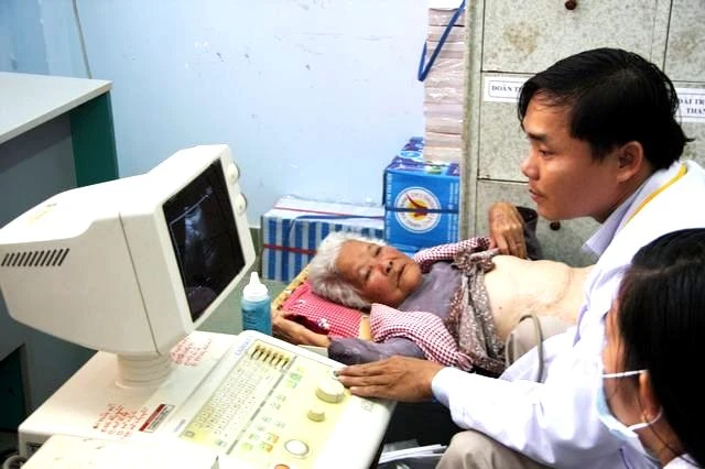 hinh kham bệnh (2).jpg