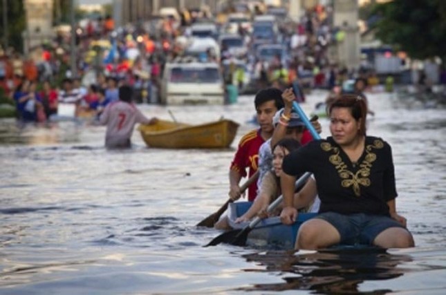 Malaysia: Hội Thanh niên Phật tử YBAM quyên góp cho nạn nhân lũ lụt Thái Lan ảnh 1 w279d5_6809_380240_.jpg