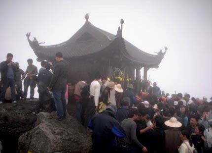 Chen chúc lên chùa Đồng. Những câu chuyện ly kỳ trên dãy Yên Tử