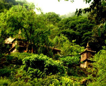 Am tháp ẩn hiện trong đại ngàn Yên Tử. Những câu chuyện ly kỳ trên dãy Yên Tử