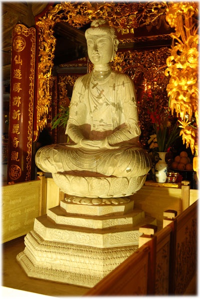 Chuẩn mực Lý trên tượng A Di Đà ảnh 2