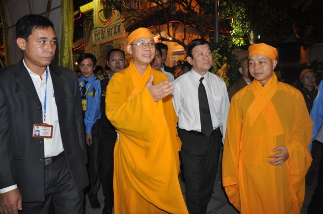 Gần 10 ngàn người cung tiễn kim quan cố HT.Thích Thanh Tứ về Hưng Yên ảnh 17 wDSC_0509_640x425_247559393.jpg