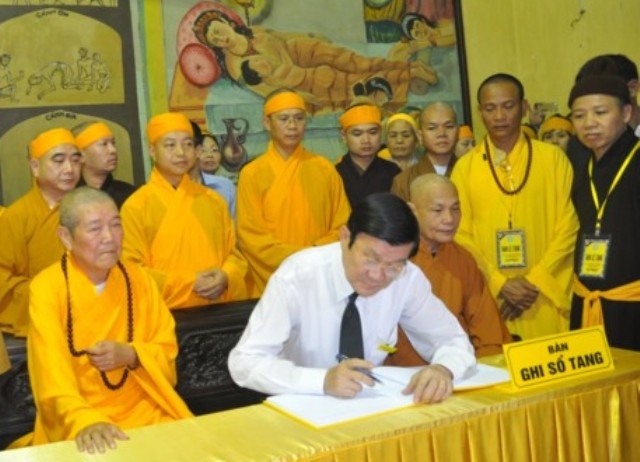 Gần 10 ngàn người cung tiễn kim quan cố HT.Thích Thanh Tứ về Hưng Yên ảnh 18 wDSC_0598_640x425_980722485.jpg