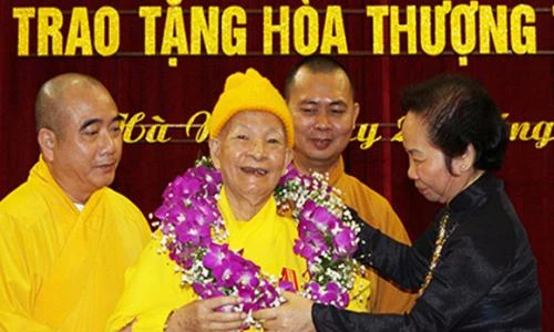 Hòa thượng Thích Thanh Tứ trong Lễ đón nhận Huân chương Hồ Chí Minh do Đảng, Nhà nước trao tặng