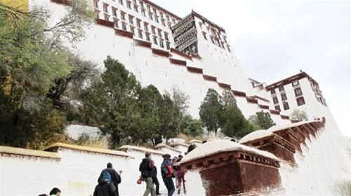 Cung điện Potala - Ảnh: T.V.N.