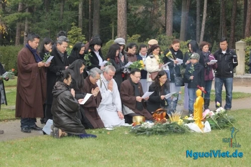 Lễ cầu siêu nhân ngày Tảo mộ 20/11/2011 của TTVHPG Sachsen – Dresden