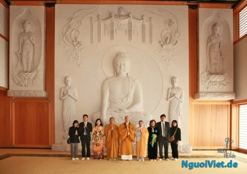 Đại đức Thích Trí Chơn cùng đoàn Phật tử Đông Âu thăm Nhật Bản ảnh 3