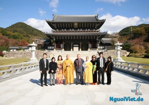 Đại đức Thích Trí Chơn cùng đoàn Phật tử Đông Âu thăm và làm việc tại Nhật Bản