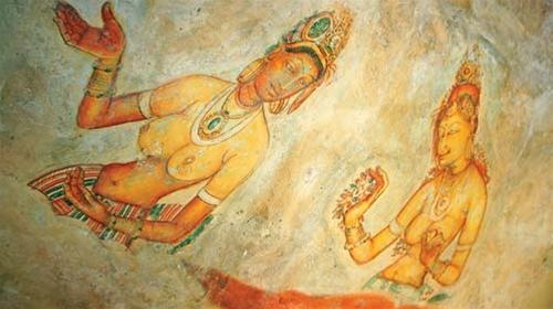 Bích họa trong hang động ở lưng chừng đá Sư Tử - Ảnh: Việt Phương