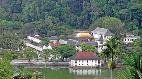 Toàn cảnh chùa Răng Phật - Ảnh: Catherine Whitworth