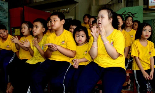 Hát ca cổ vũ cho Lý Nhã Kỳ