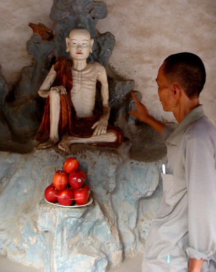 100 pho tượng đất ở chùa Nôm đã 1.000 năm không hỏng