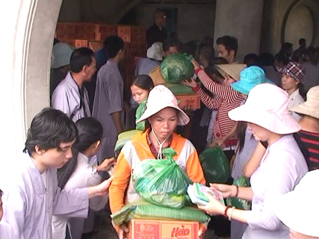 Trao qua cuu tro.bmp