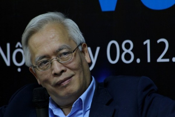 GS Trịnh Xuân Thuận cho biết; ông tin vào linh hồn tồn tại trong vũ trụ bao la. Ảnh Xuân Trung Xem hình