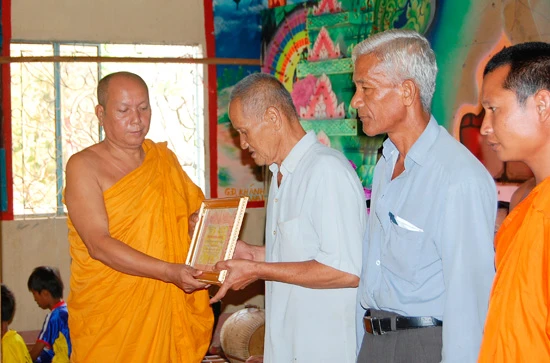 Kiên Giang: Hội Đoàn kết Sư sãi yêu nước TP. Rạch Giá tổng kết Phật sự năm 2011 ảnh 8