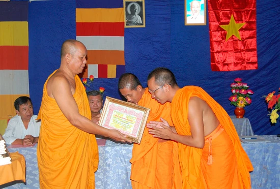 Kiên Giang: Hội Đoàn kết Sư sãi yêu nước TP. Rạch Giá tổng kết Phật sự năm 2011 ảnh 7