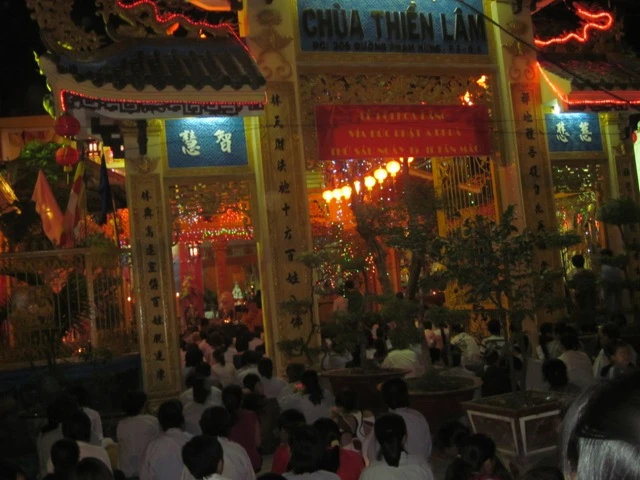 TP.HCM: Nhiều chùa tổ chức lễ Vía Đức Phật A Di Đà ảnh 3 IMG_3936.JPG