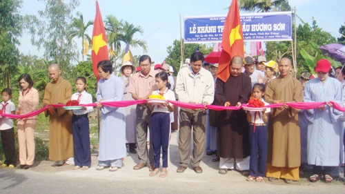 Khánh thành chùa Hương Sơn 1.jpg