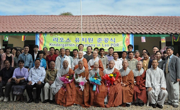 PG Korea xay truong mau giao Ohuc loi tai Lao 4.JPG