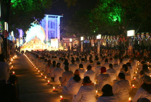 Hà Nội: Hoa đăng mừng Phật thành Đạo ảnh 2