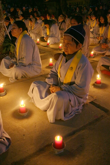 Phật tử bốn phương.