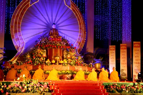 Hà Nội: Hoa đăng mừng Phật thành Đạo ảnh 4