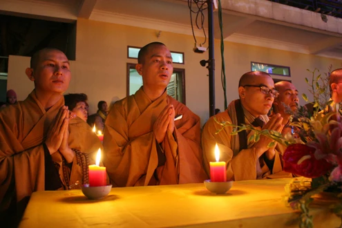 Hà Nội: Hoa đăng mừng Phật thành Đạo ảnh 5