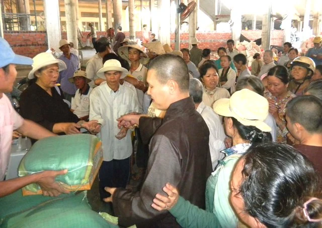 Phát quà cho người già neo đơn Tỉnh Đồng Tháp (40).jpg