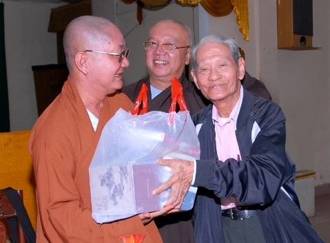 wBac Tong Ho Cam.JPG
