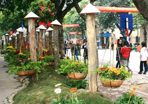 "Gánh hàng hoa" trong "Không gian Bắc Bộ".