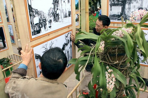 Những sinh hoạt, sự kiện chính của Hà Nội và cả nước được ghi lại bằng ngôn ngữ nhiếp ảnh được trưng bày tại không gian này Những sinh hoạt, sự kiện chính của Hà Nội và cả nước được ghi lại bằng ngôn ngữ nhiếp ảnh được trưng bày tại không gian này