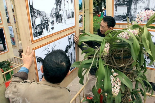 Những sinh hoạt, sự kiện chính của Hà Nội và cả nước được ghi lại bằng ngôn ngữ nhiếp ảnh được trưng bày tại không gian này