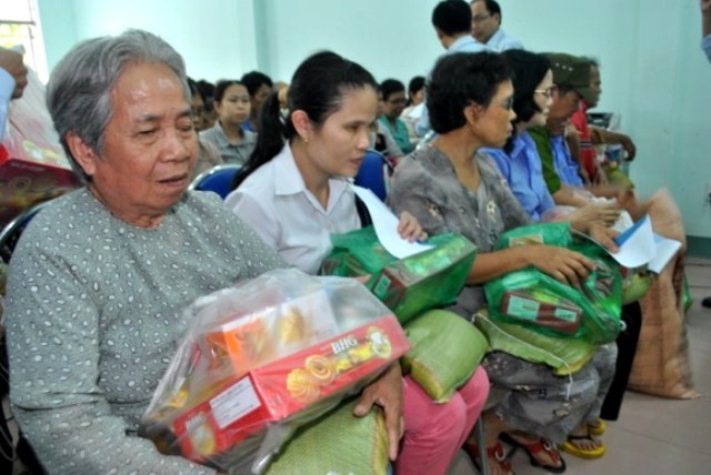Chùa Phúc Lâm tặng quà Tết cho người nghèo ảnh 2 31.jpg