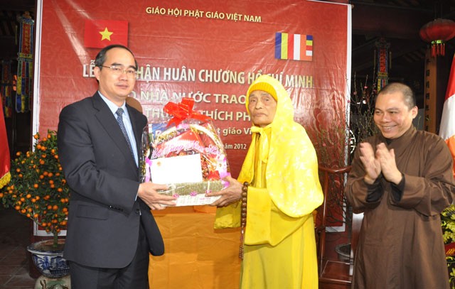 Chùm ảnh: Lễ trao Huân chương Hồ Chí Minh đến Đức Pháp chủ ảnh 7 dsc_0785_812087828_jpg.jpg